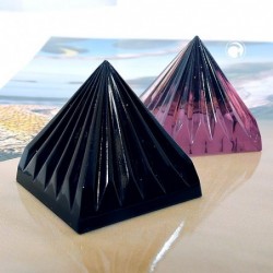 Pyramide 28x30mm gerillt Farbe wählbar